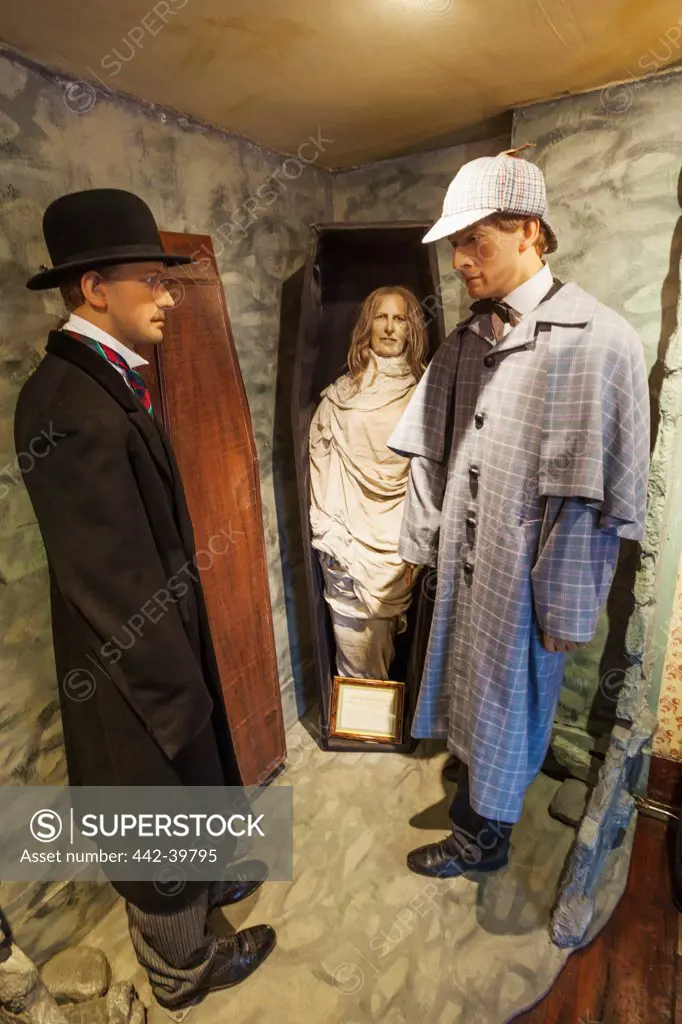 UK, England, London, 221B Baker Street, Sherlock Holmes Museum, Waxwork Statues depicting Scenes from Sherlock Holmes Novels