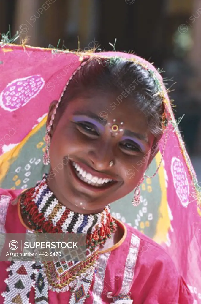 Portrait of a young woman in traditional clothing, Jaipur, Rajasthan, India