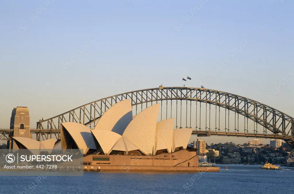Sydney Opera House in front of the Sydney Harbor Bridge, Sydney, Australia