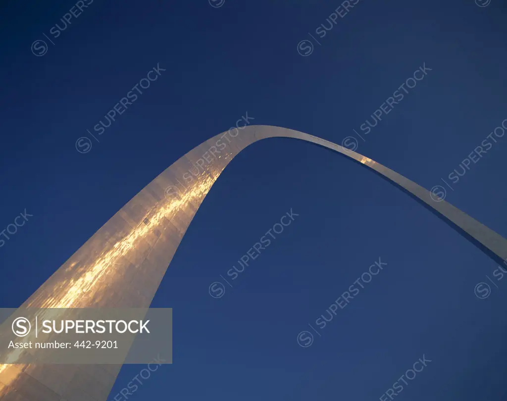 Low angle view of an arch, Gateway Arch, St. Louis, Missouri, USA