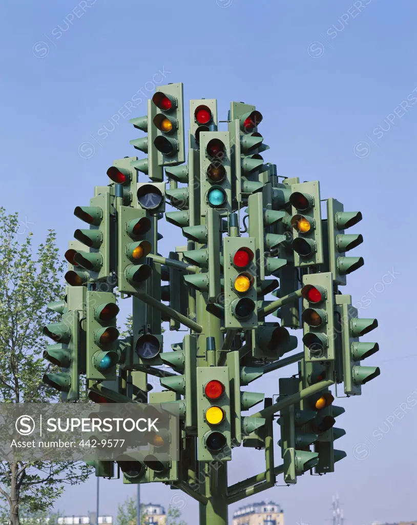 High section view of traffic lights, Docklands, London, England