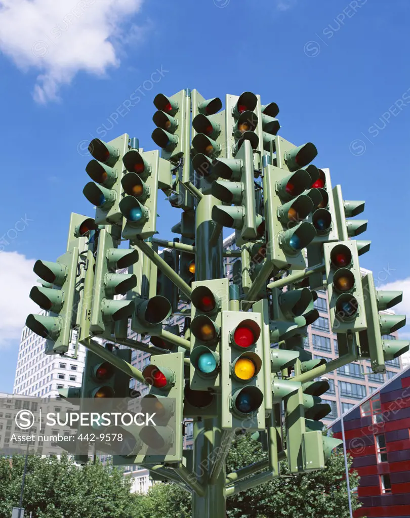Low angle view of traffic lights, Docklands, London, England