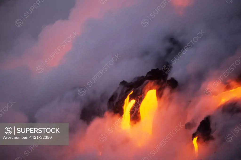 Lava flowing into ocean, Puu Oo Vent, Kilauea Volcano, Volcanoes N.P., Big Island, Hawaii