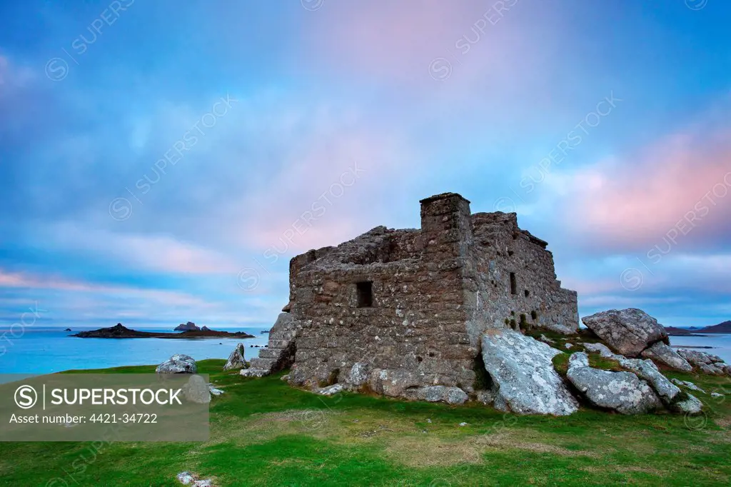 16th century fort built to defend harbour at sunset, The Blockhouse, Block Point, between Green Porth and Cook's Porth, Old Grimsby, Tresco, Isles of Scilly, England, september