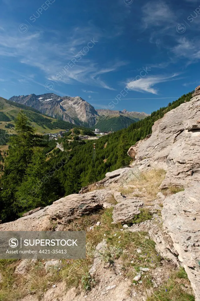 View over mountain valley, view over Sestriere towards Montgenevre at French border, Piedmont, Alps, Northern Italy