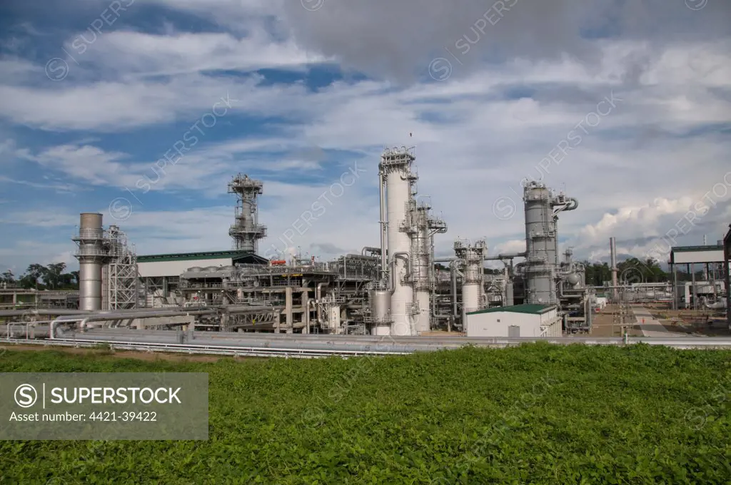 Overall view of plant, pipework and vessels, Tangguh LNG (Liquified Natural Gas) Plant, Bintuni Bay, West Papua (Irian Jaya), Indonesia