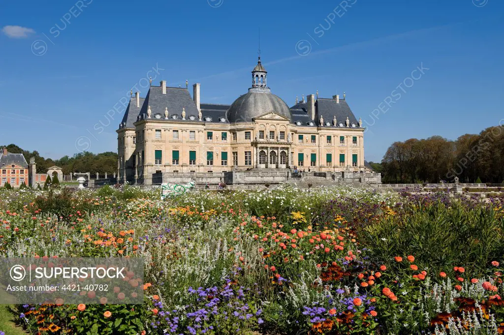View of flowerbeds and baroque chateau, Chateau de Vaux-le-Vicomte, Maincy, Seine-et-Marne, France, september