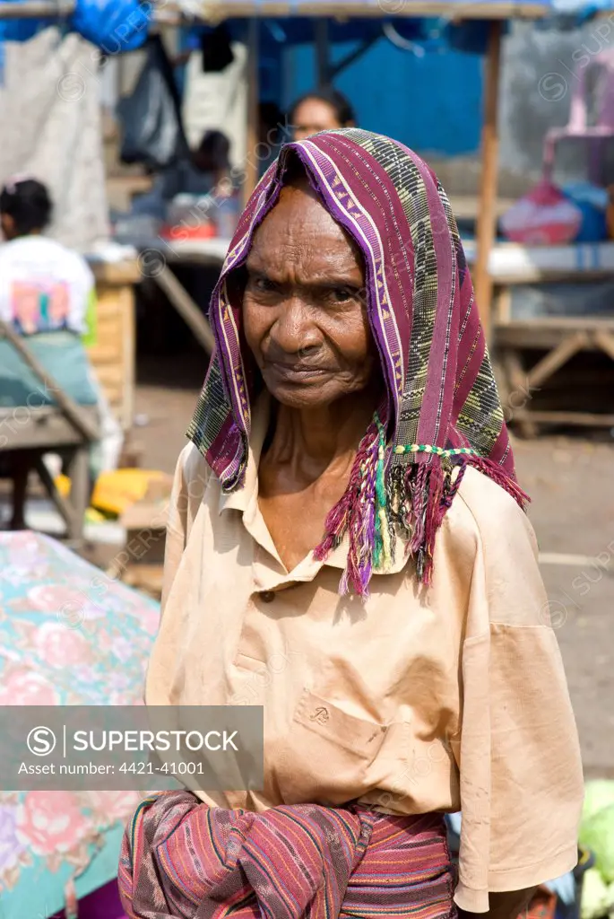 Old woman standing in market, Kalabahi, Alor Island, Alor Archipelago, Lesser Sunda Islands, Indonesia