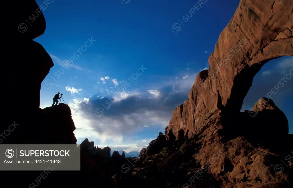 Photography David Hosking photographing Turret Arch - Utah
