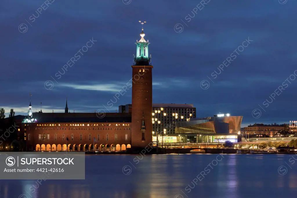 View of waterfront with city hall illuminated at night, Stockholm City Hall, Kungsholmen Island, Riddarfjarden, Lake Malaren, Stockholm, Sweden, September