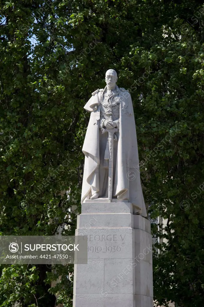 Memorial statue of King George V, Westminster Abbey, City of Westminster, London, England, april