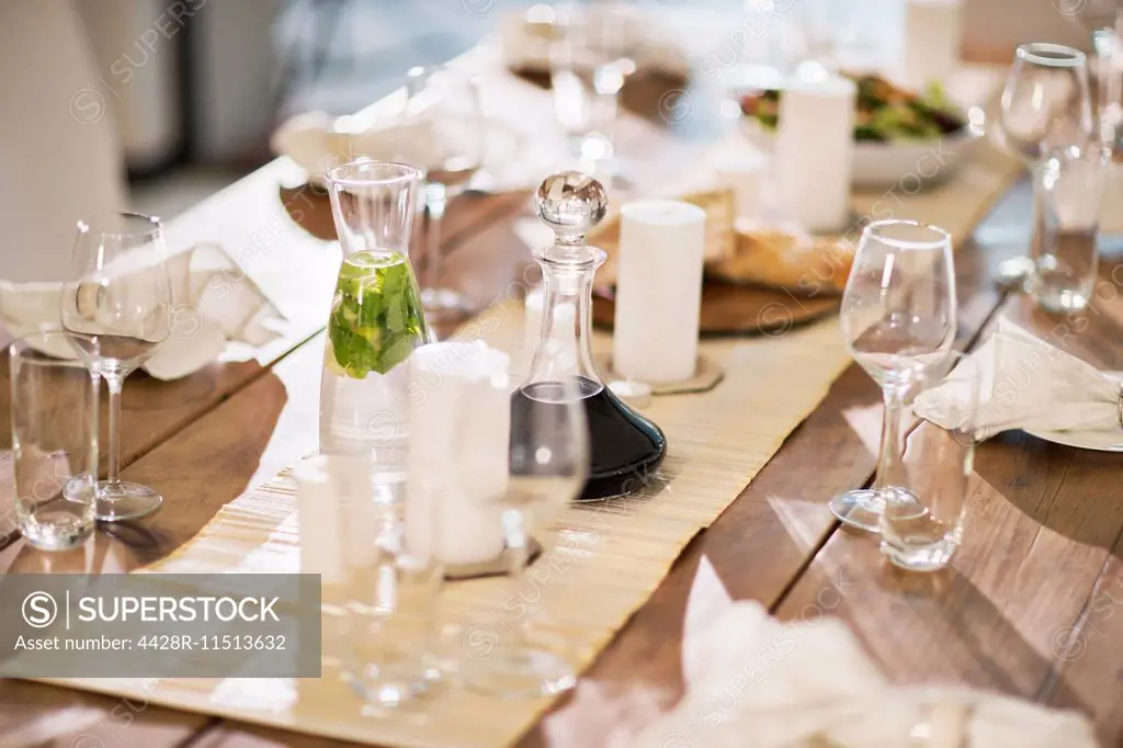 Set table at dinner party