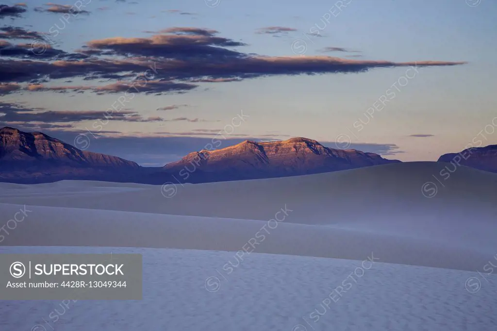 Tranquil white sand dune and mountains at sunset, White Sands, New Mexico, United States
