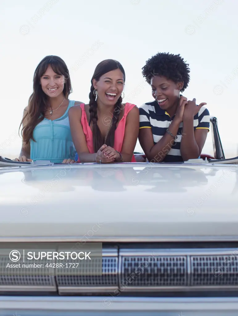 Los Angeles, USA, Smiling women sitting in convertible