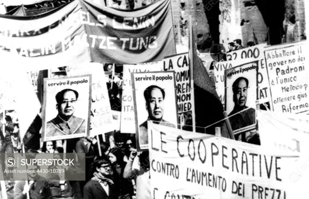 geograpgy/travel Italy politics demonstrations communist demonstration during general strike Rome 29.4.1970 pictures of Mao Zedong protest,