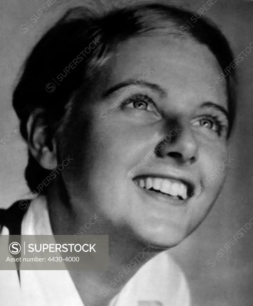 National Socialism organisations League of German Girls (Bund Deutscher Maedel BDM) BDM maiden portrait late 1930s,