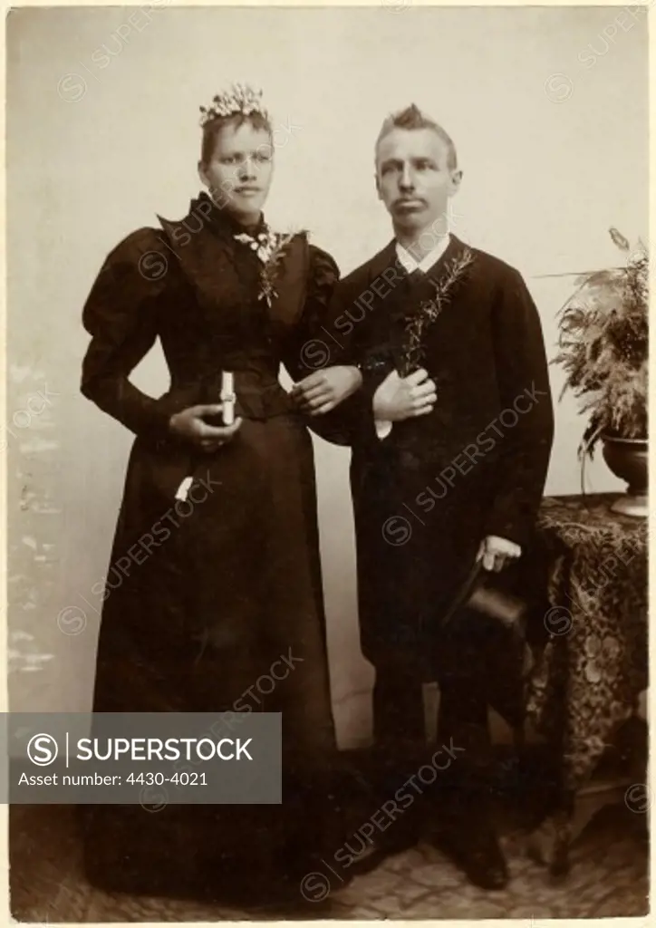 people wedding couple cabinet card Johann Georg Gmelch Schongau circa 1905,