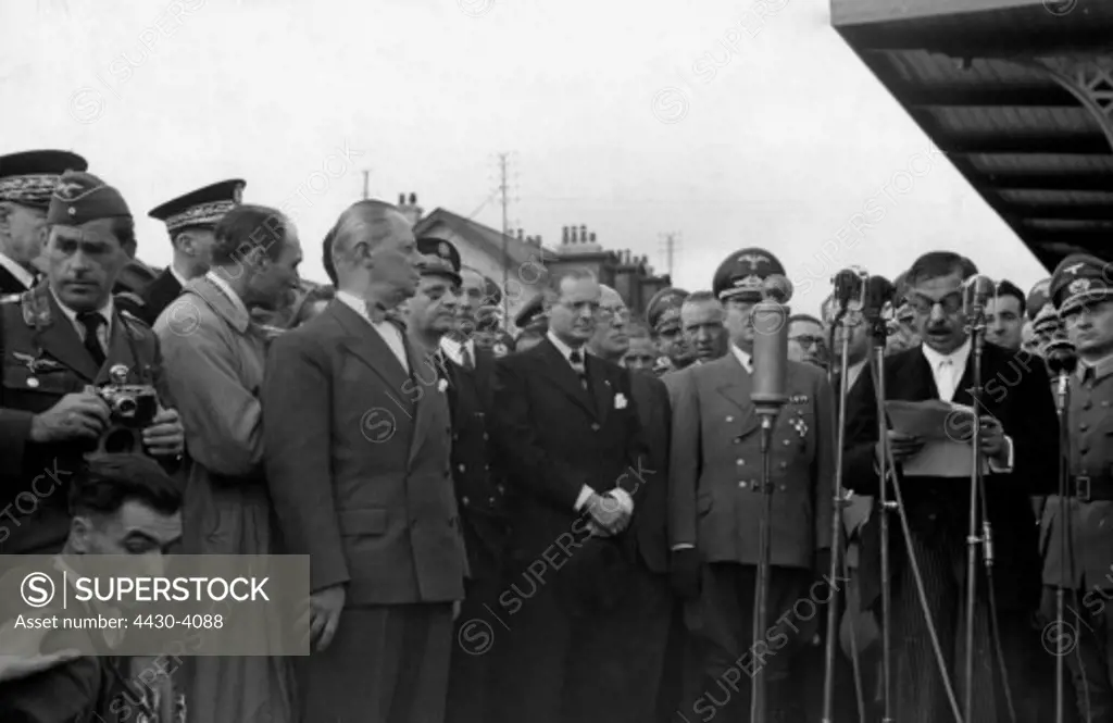 events Second World War WWII France politics release of French prisoners of war in exchange for voluntary French workers arrival in Compiegne 11.8.1942 speech of Prime Minister Pierre Laval,