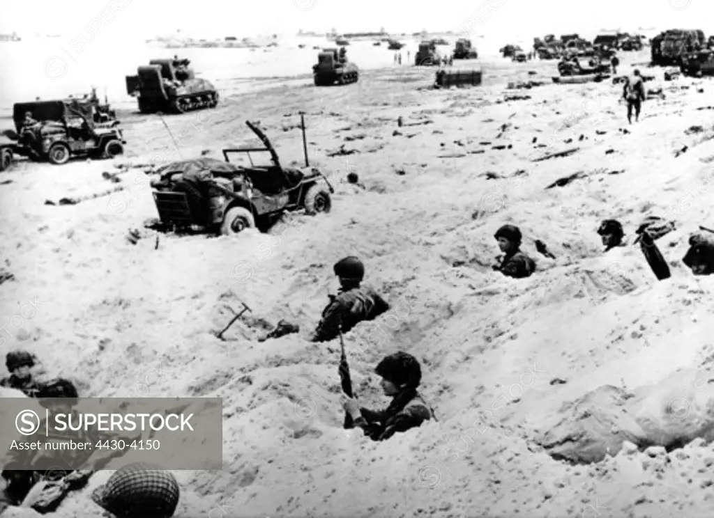 events Second World War WWII France Invasion 1944 US soldiers in foxholes at the beach,