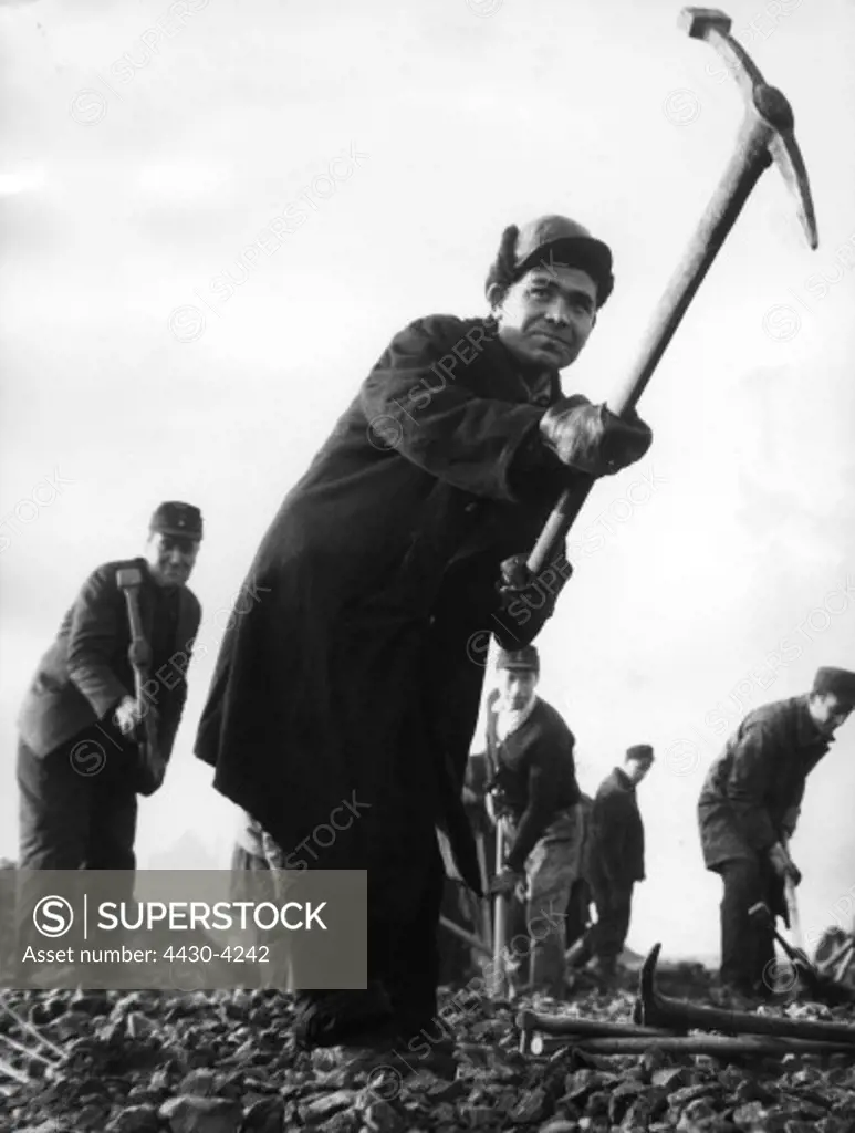 people profession construction worker Turkish workers at railroad construction Lower Saxony 1964,