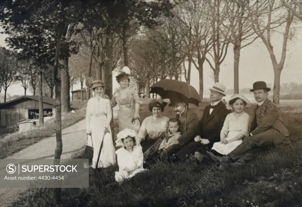 leisure group of people on an excurtion in the country side circa 1910 20th century,