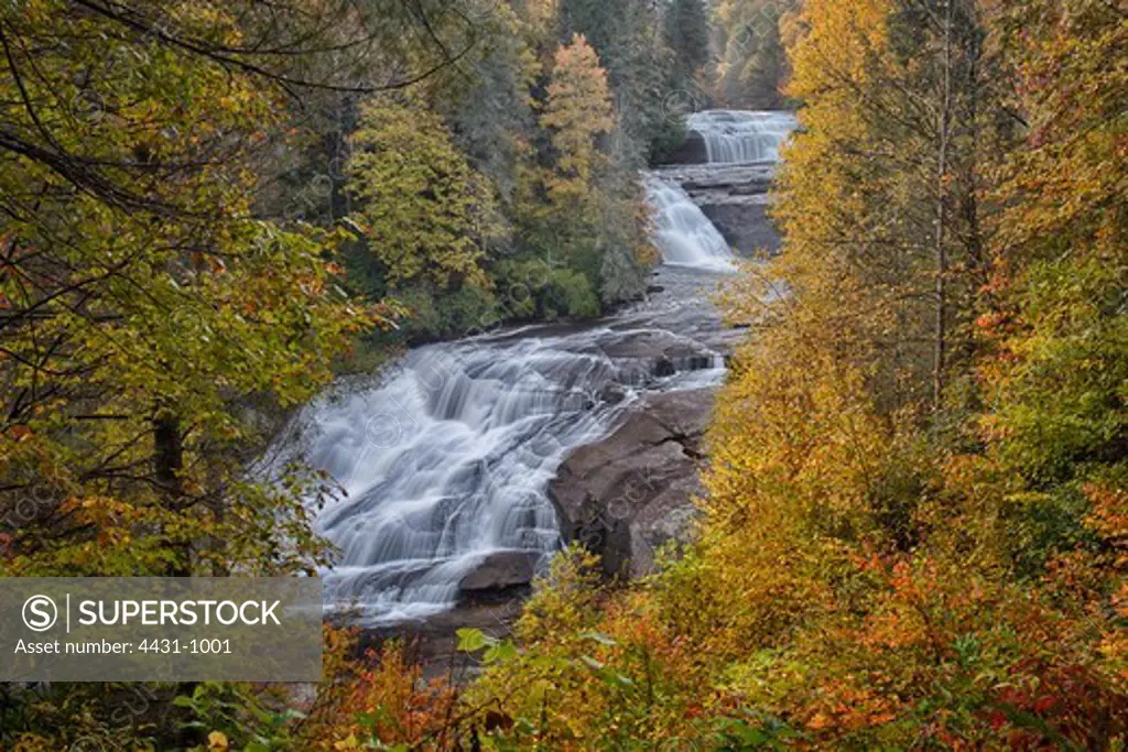 USA, North Carolina, Transylvania County, Dupont State Forest, Waterfall in Smoky Mountains