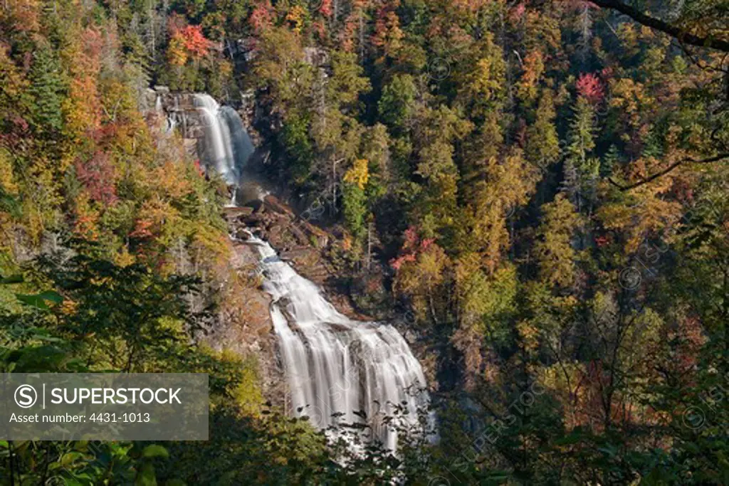 USA, North Carolina, Transylvania County, Dupont State Forest, Waterfall in Smoky Mountains