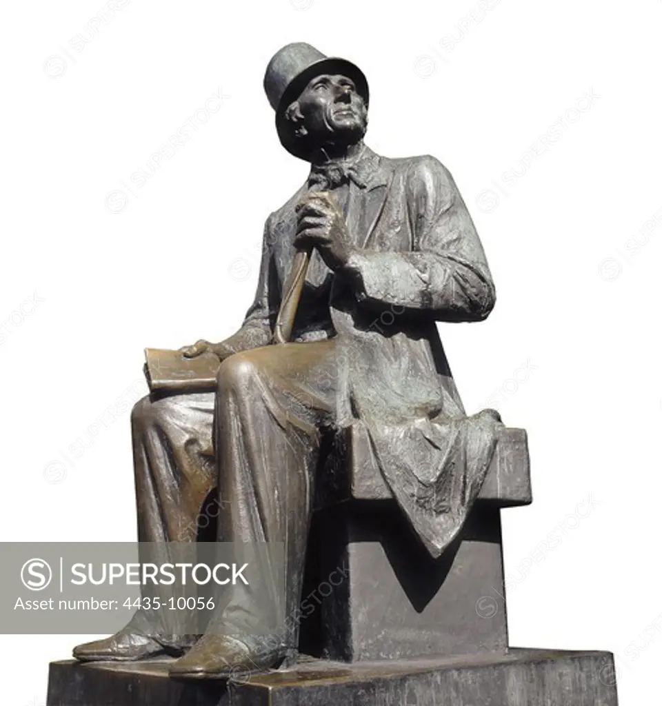 ANDERSEN, Hans Christian (1805-1875). Danish poet and novelist, author of famous fairy tales. Sculpture situated in Rosenborg Garden. Sculpture on bronze. DENMARK. Copenhagen.