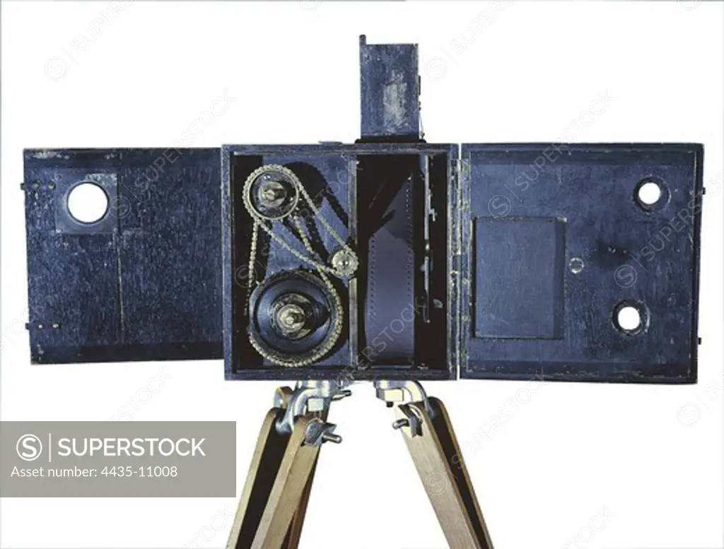 The first Lumiere cinematograph invented in 1894. FRANCE. LE-DE-FRANCE. Paris. Conservatoire National des Arts et M_tiers (National Conservatory of Arts and Trades).