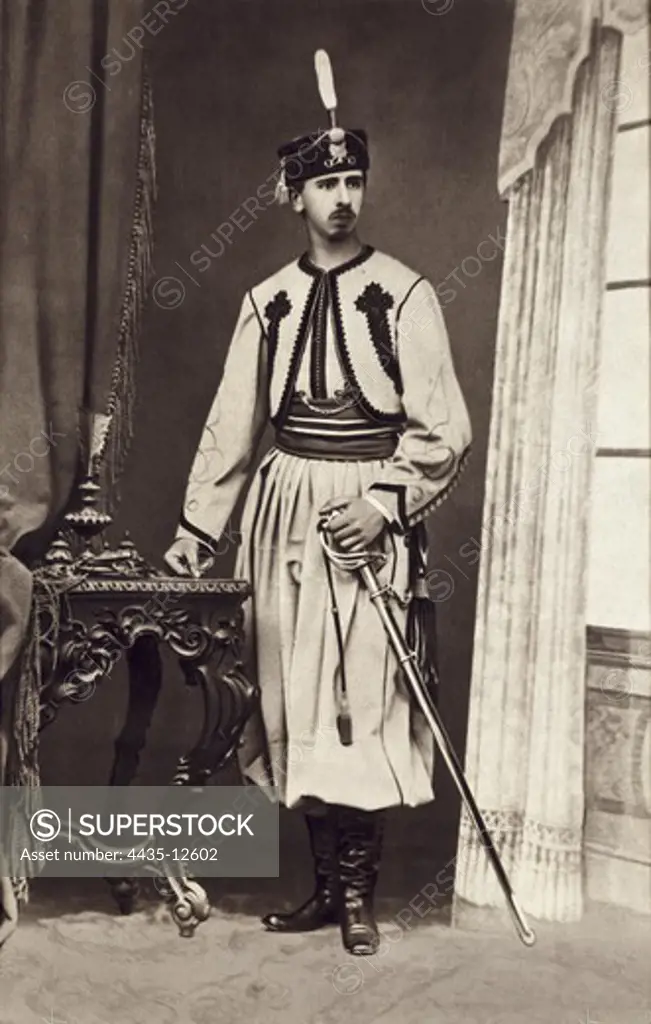 Alfonso Carlos I de Borbon y Austria-este (1849-1936). Carlist pretender to the Spanish throne. Portrait with the military dress of the army of the Pontifical zouaves. SPAIN. LA RIOJA. SangÙesa. Carlist Circle.