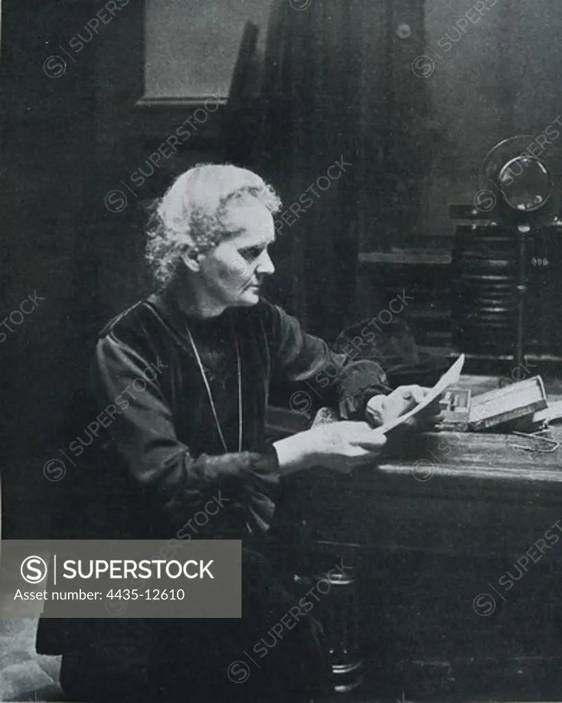 CURIE, Marie (1867-1934). French physicist and chemist, Nobel Prize in 1911. Portrait reading. Engraving.