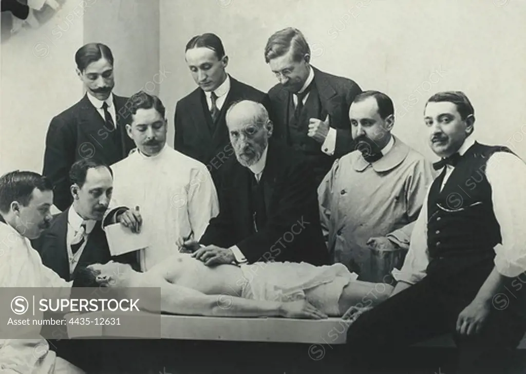 RAMON Y CAJAL, Santiago (1852-1934). Spanish doctor and histologist, Nobel Prize in 1906. Class of dissection.