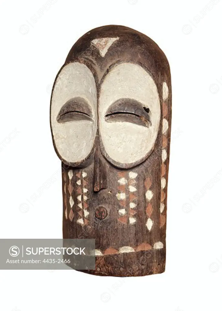 Mask. Bembe Art (Democratic Republic of the Congo and western Tanzania). African art. Sculpture on wood. BELGIUM. FLANDERS. BRABANT. Tervuren. MusŽe Royal de l'Afrique Central (Royal Museum for Central Africa). Proc: CONGO, Democratic Republic of the.