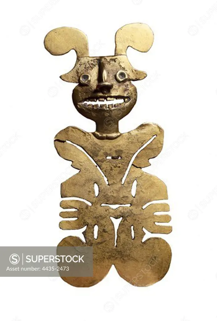 Gold breastplate with anthropomorphic figure. Quimbaya art. Jewelry. COLOMBIA. CUNDINAMARCA. Bogot. Gold Museum.