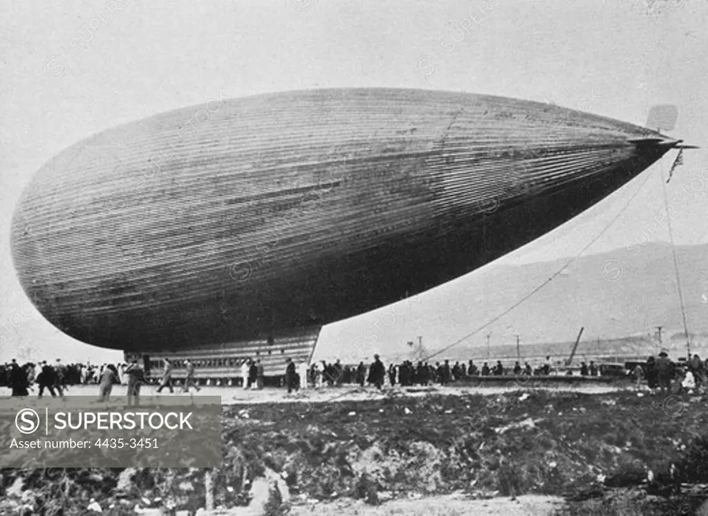 Metal-clad airship (non-rigid). Slate Aircraft Corporation 'City of Glendale' which collapsed on its first flight attemp, 1929.