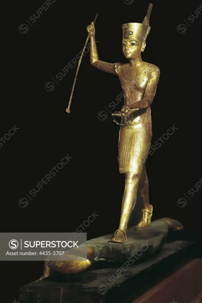 The Harpooner. ca. 1340 BC. This work was part of the Treasure of Tutankhamun, Pharaoh of the 18th dynasty. Egyptian art. New Kingdom. Jewelry. EGYPT. CAIRO. Cairo. Egyptian Museum. Proc: EGYPT. QUENA. Dayr al-Bahri. Valley of the Kings. Tomb of Tutankhamun.