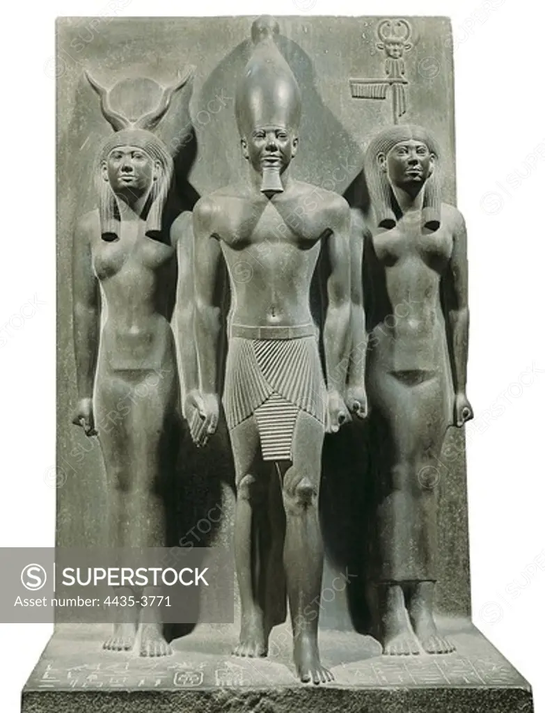 Triad of Menkaure (Mycerinus) with the goddess Hathor and the goddess of the Aphroditopolis nome. 2490 BC. High relief from a series of eight dedicated to the Egyptian cities that venerate Hathor as main divinity. Hathor appears to the right of the King and to his left the goddess of the region of Cynopolis. Egyptian art. Old Kingdom. Relief on rock. EGYPT. CAIRO. Cairo. Egyptian Museum. Proc: EGYPT. GIZA. Giza. Temple of Menkaure's Pyramid.