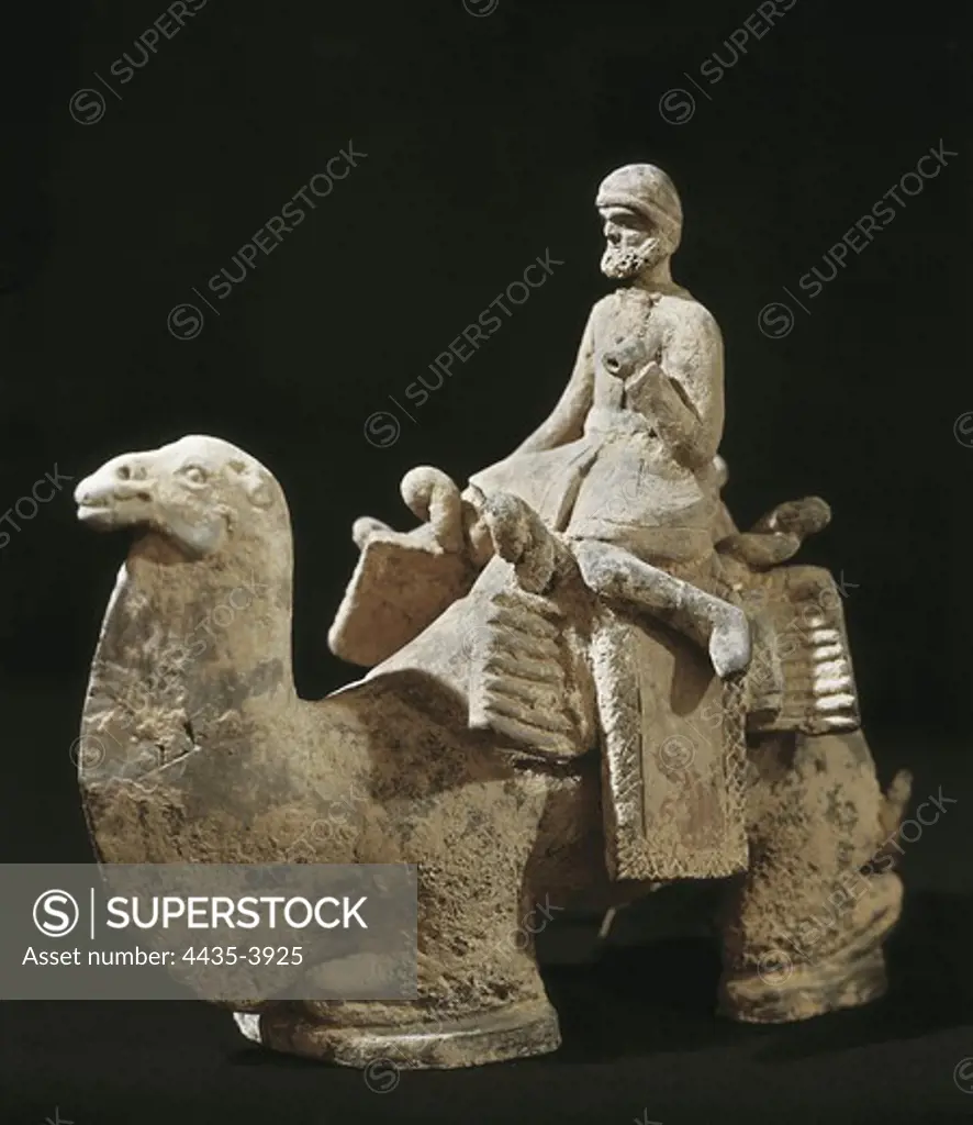Man on camel. 4th c. - 6th c. Northern Wei Dynasty. Chinese art. Wei period. Terra-cotta. FRANCE. ëLE-DE-FRANCE. Paris. MusŽe Cernuschi (Cernuschi Museum).