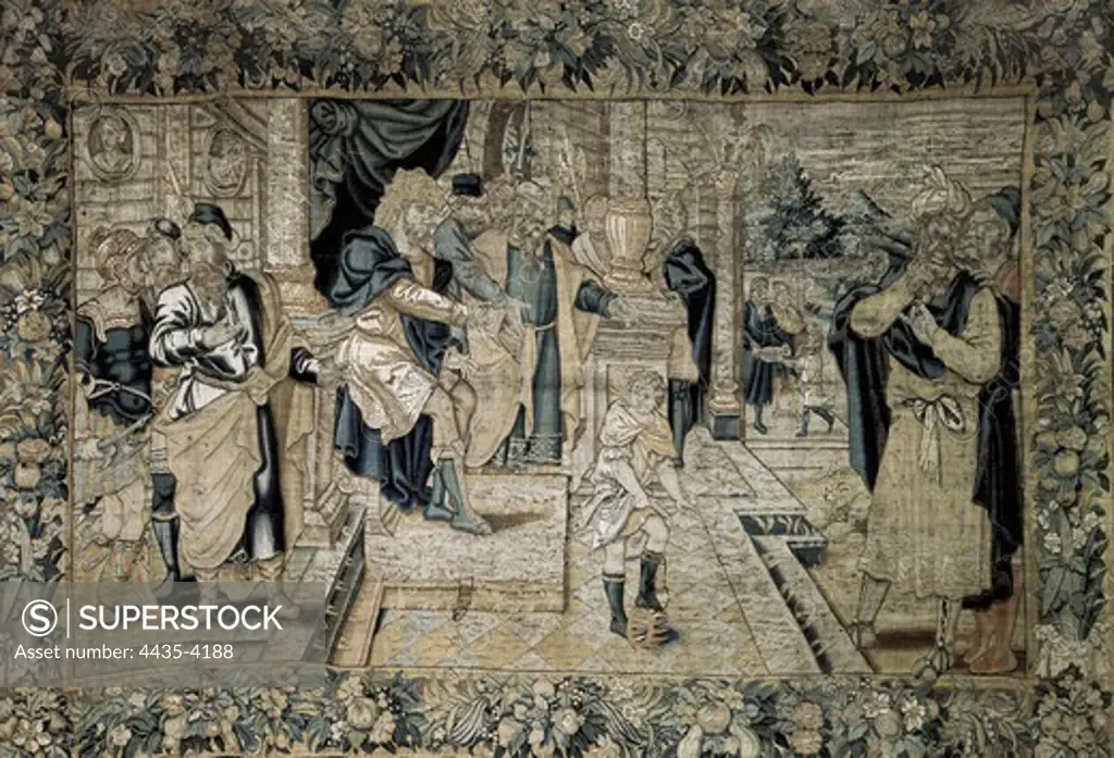 Moses playing with the crown of the pharaoh (16th c.). Flemish art. Tapestry. SPAIN. ARAGON. Zaragoza. Zaragoza University Library.