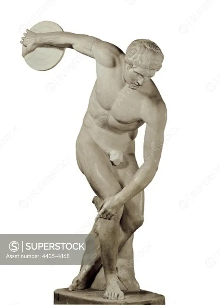 MIRON (5th  BC). Discobolus. ca.  460 BC. Bronze Roman copy by Myron. Classical Greek art. Sculpture on marble. VATICAN CITY. Vatican Museums.
