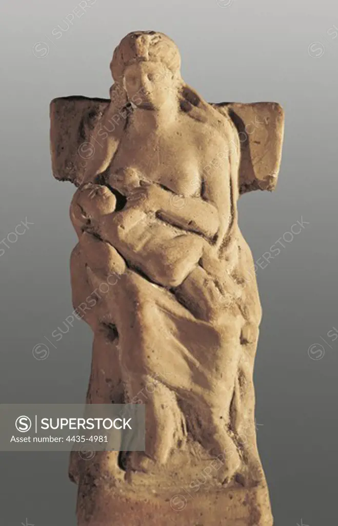 Seated Woman wirh Child. Clay figure. Greek art. Sculpture. ITALY. PUGLIA. Taranto. Taranto Archaelogical National Museum.