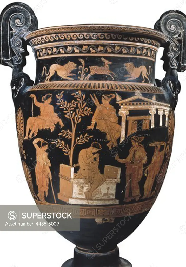 Red-figure amphora depicting Iphigenia in Tauris. Classical Greek art. Ceramics. ITALY. CAMPANIA. Naples. National Museum of Archaeology. Proc: GREECE. ATTICA.