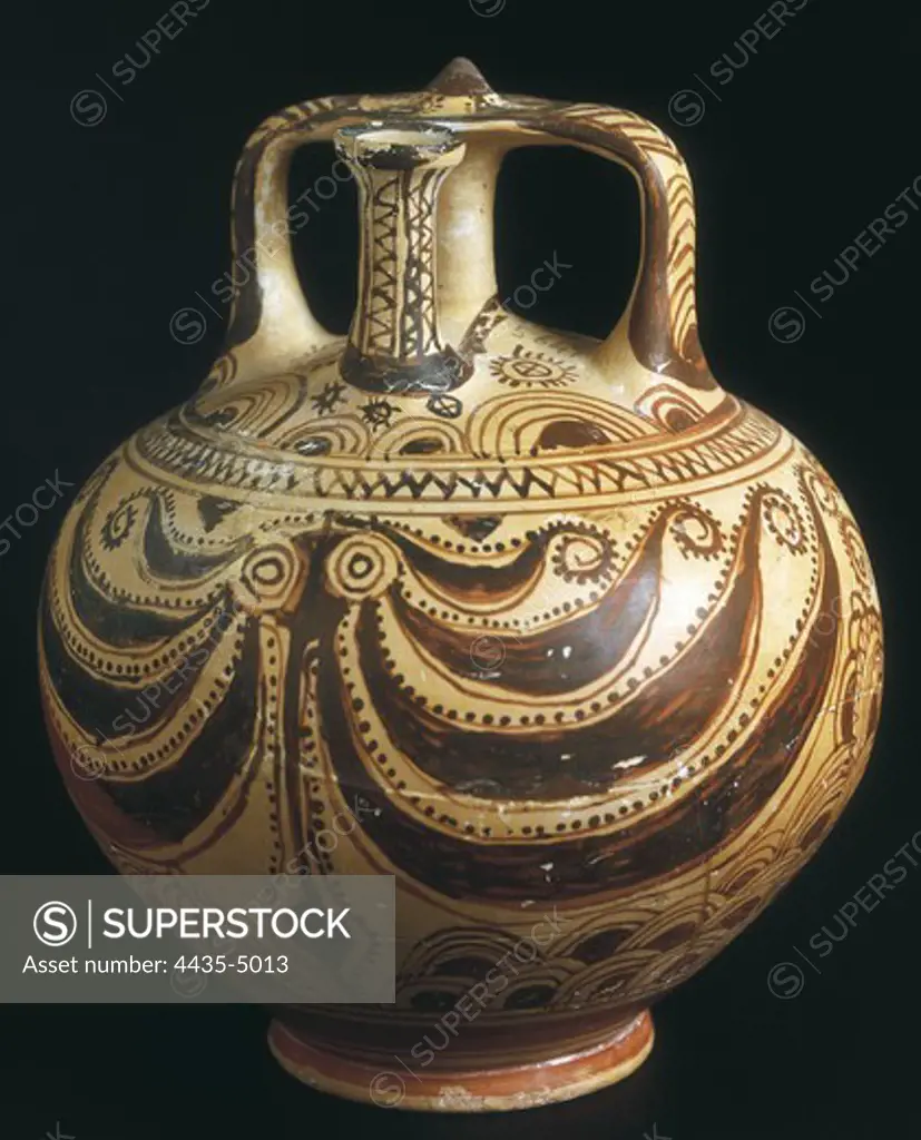 Vase decorated with an octopus. Minoan art / Cretan art. Ceramics. GREECE. CRETE. IRAKLION. Iraklion. Archaeological Museum.