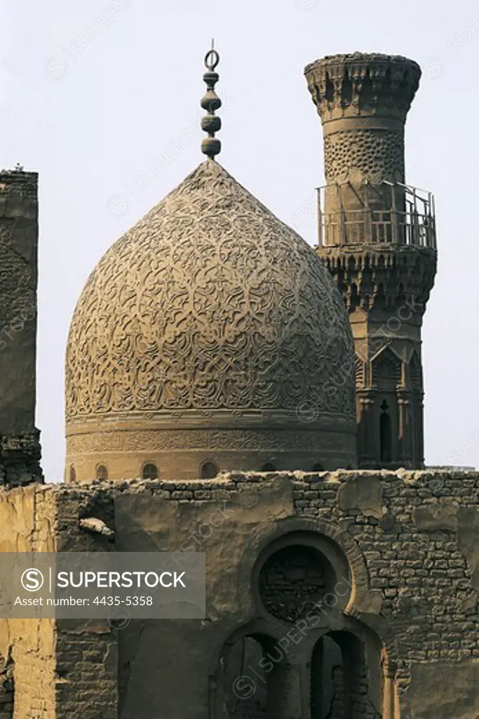The Funerary Complex of Sultan al-Ashraf Qaytbay. 1472-1474. EGYPT. CAIRO. Cairo. Islamic Cairo. Mausoleum of Qaitbay. Qaitbay Funerary Complex. Dome and minaret. Ottoman art. Architecture.