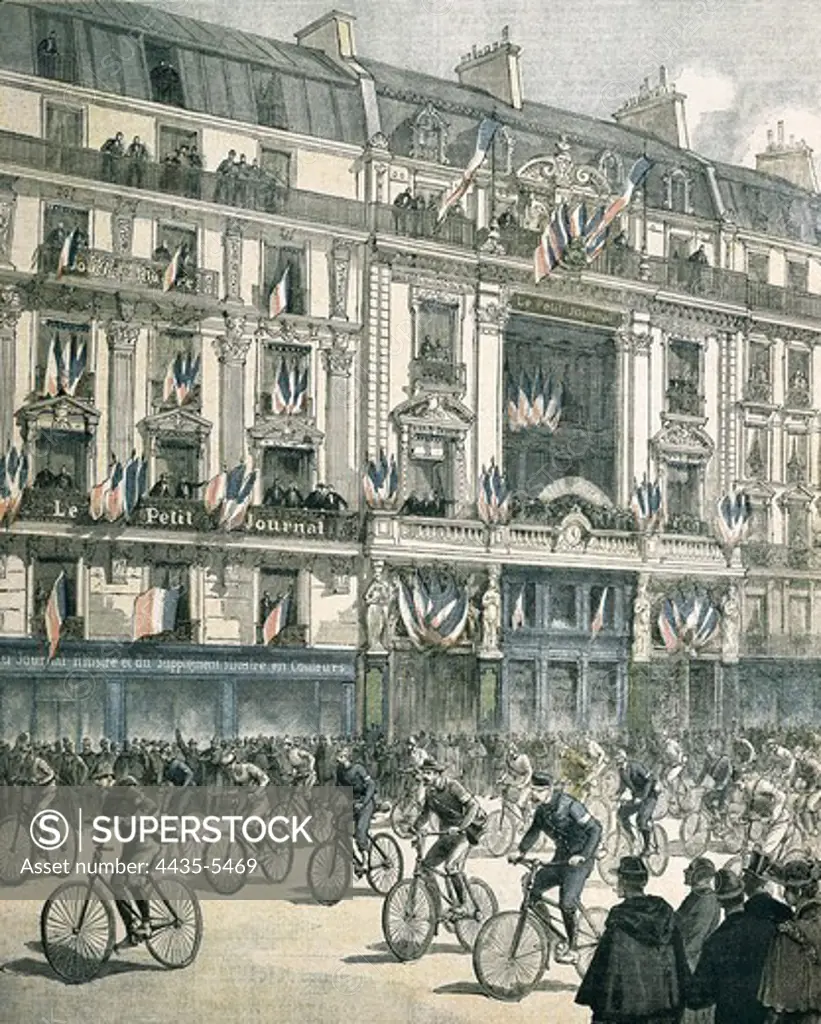 Cycling race Paris-Brest (1891). Starting line in Paris. Illustration from 'Le Petit Journal'. Etching. FRANCE. ëLE-DE-FRANCE. Paris. National Library.