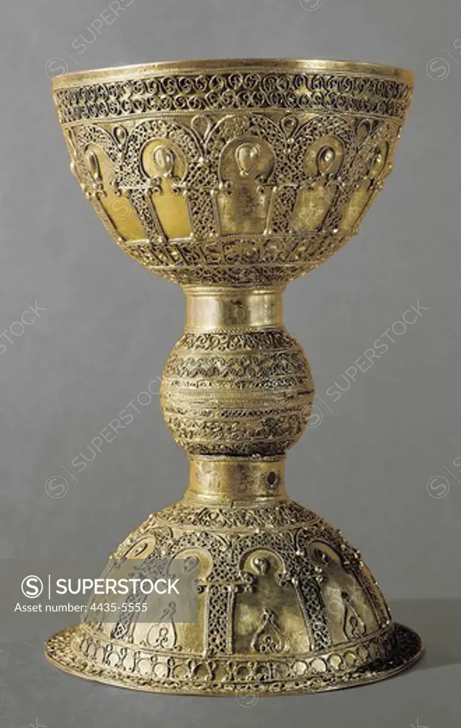 Chalice. 1040. SPAIN. Santo Domingo de Silos. Monastery of Santo Domingo (St. Dominic). Made of golden silver. Mozarabic art. Jewelry.
