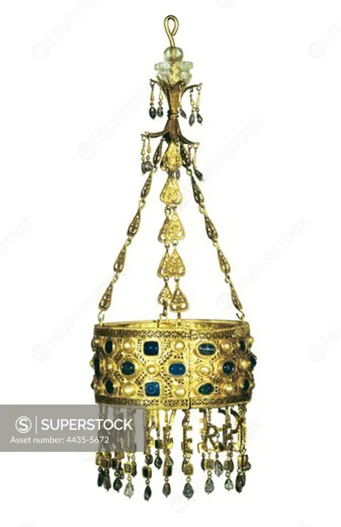 Votive crown of Recesvinto. 653-672. Made with gold, gems and pearls. Visigothic art. Jewelry. SPAIN. MADRID (AUTONOMOUS COMMUNITY). Madrid. National Museum of Archaeology. Proc: SPAIN. CASTILE-LA MANCHA. TOLEDO. Guadamur.