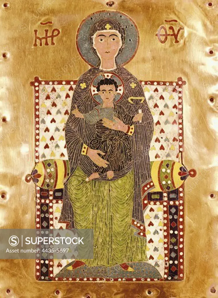 Plaque depicting an enthroned Virgin Mary (Theotocos Virgin). 10th c. Made of enamel and gold in Byzantium. Byzantine art. Enamel. SPAIN. MADRID (AUTONOMOUS COMMUNITY). Madrid. Làzaro Galdiano Foundation.