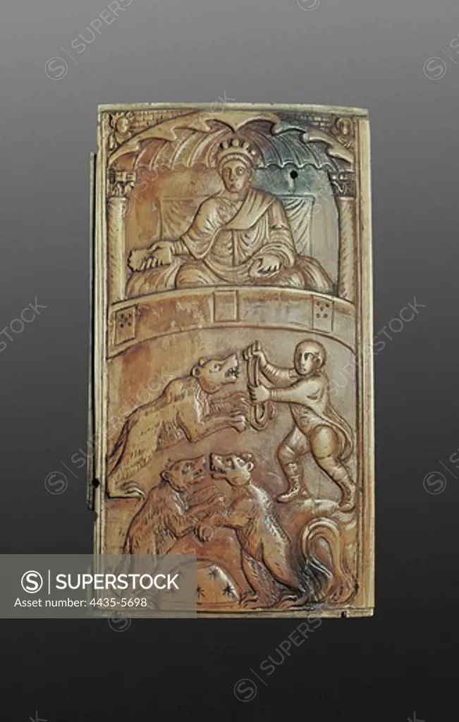 Circus scene. ca.  400. Plaque of an anonymous artist's dyptich from Charlemagne's collections. Paleo-christian art. Relief. FRANCE. LE-DE-FRANCE. Paris. Louvre Museum. Proc: ITALY.