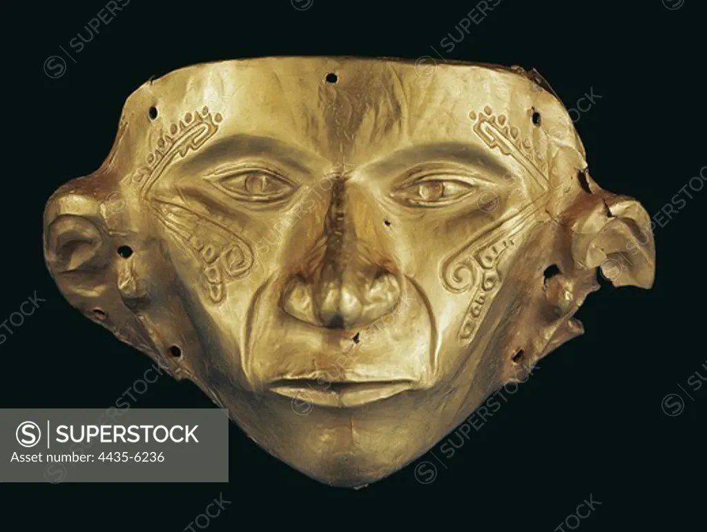 Gold mask. Pre-Columbian art. Jewelry. COLOMBIA. CUNDINAMARCA. Bogot. Gold Museum. Proc: COLOMBIA. CAUCA. Inza. Archaeological park of Tierradentro. Alto de San AndrŽs.